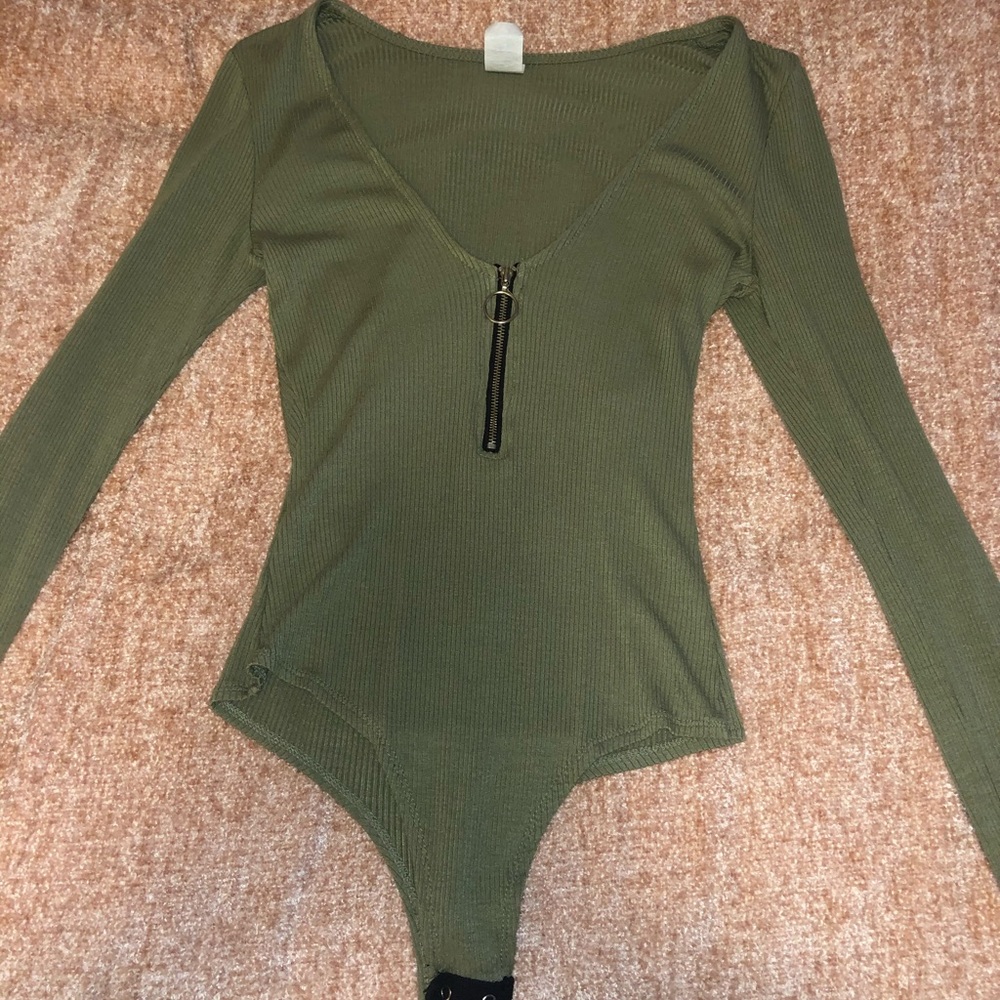 Windsor zip down long sleeve green bodysuit